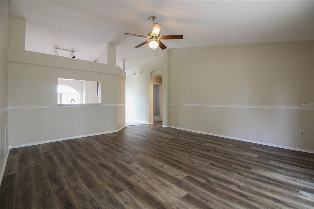 527 Emerald Cove Loop - Photo 2