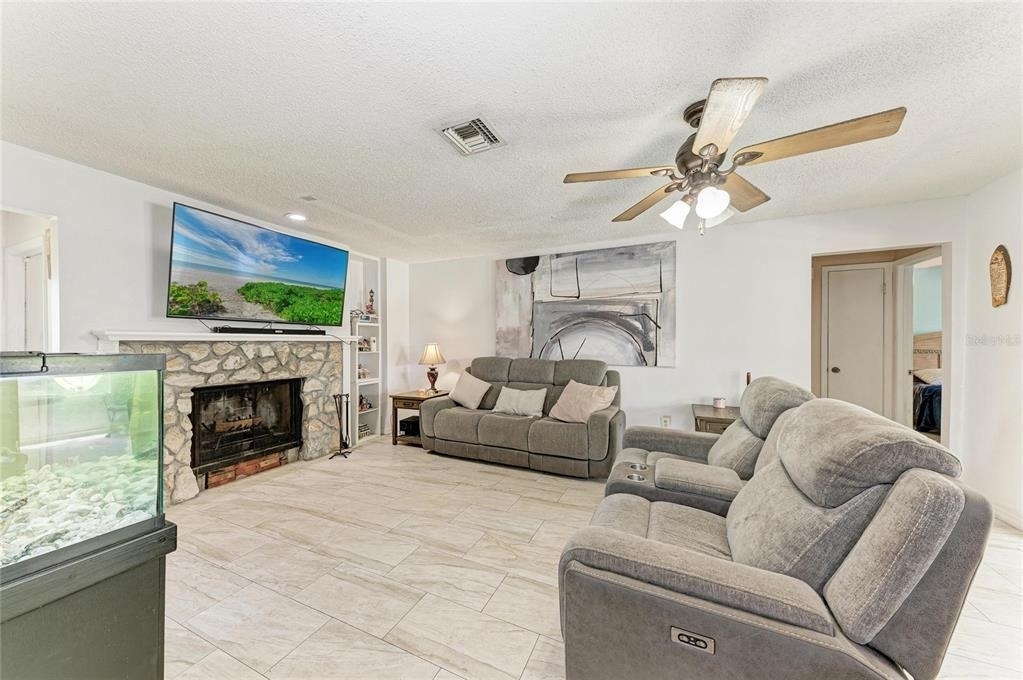 1520 Sunnyhills Drive - Photo 4