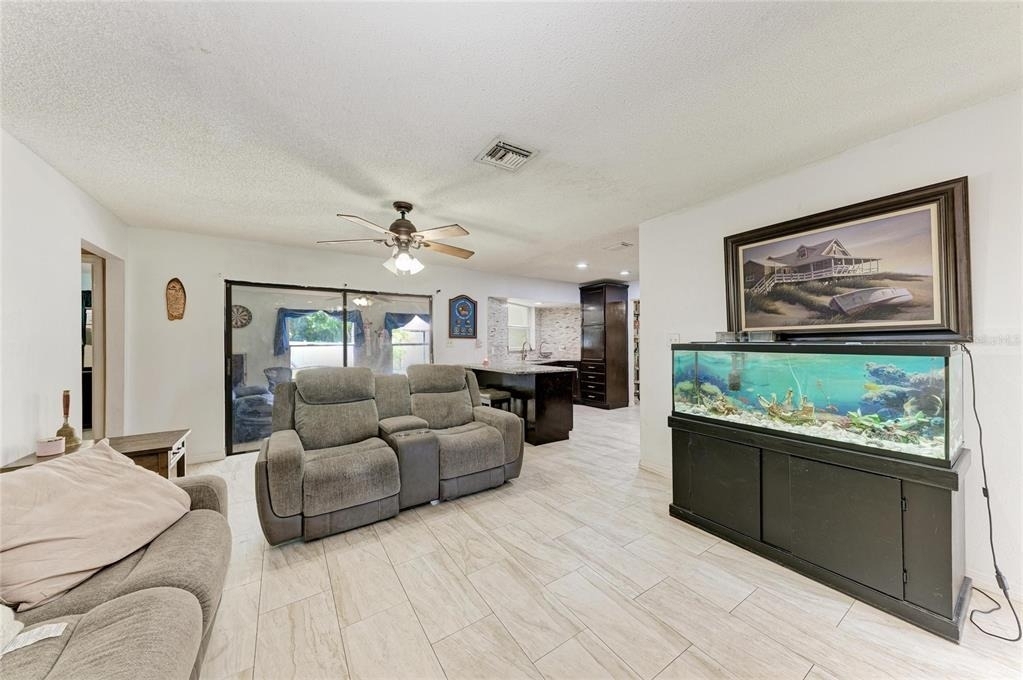 1520 Sunnyhills Drive - Photo 2