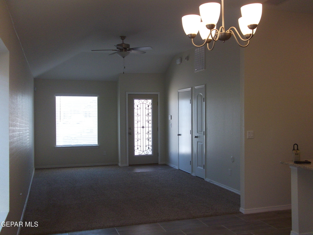 5013 Vincent James - Photo 1