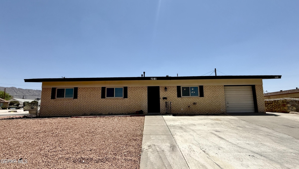 7201 Armistad Avenue - Photo 2