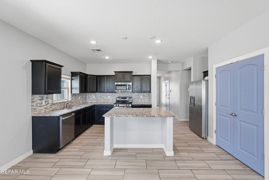 3917 Desert Bluff Drive - Photo 28