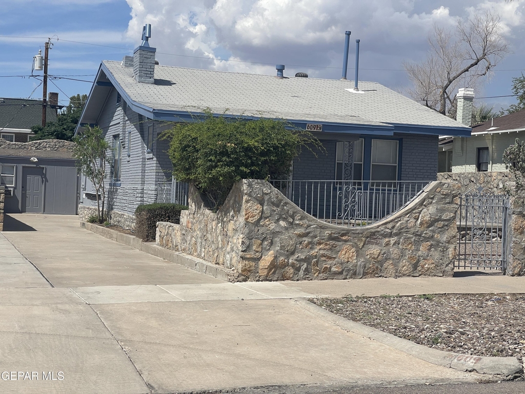 609 E Robinson Avenue - Photo 3