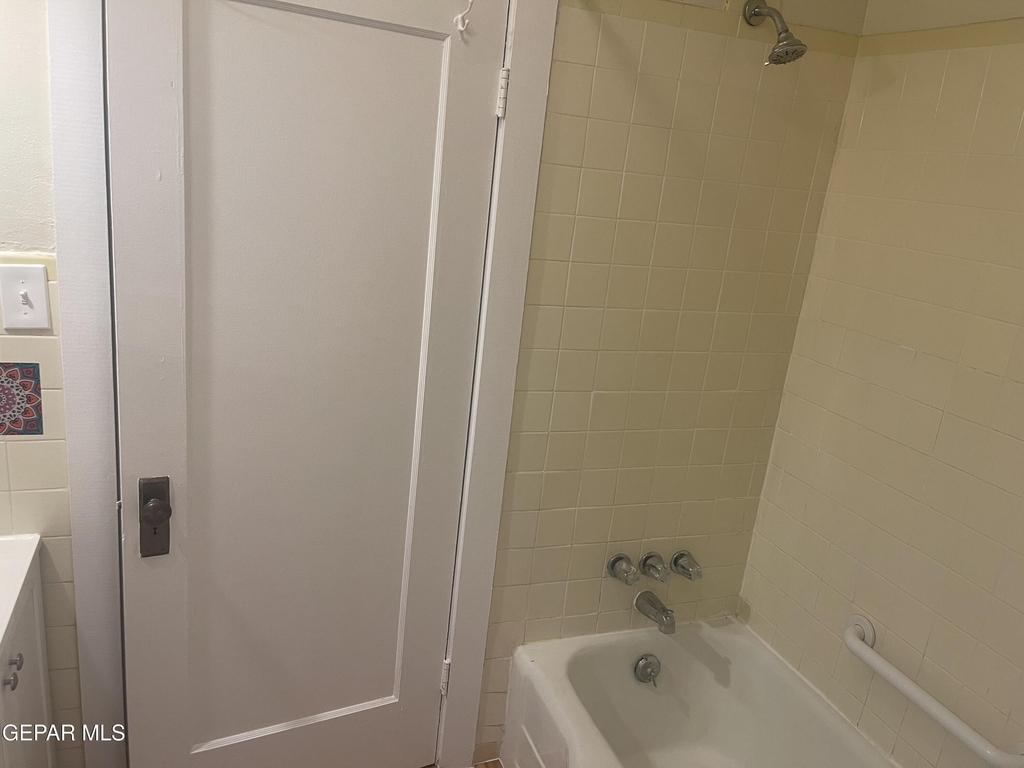 609 E Robinson Avenue - Photo 21