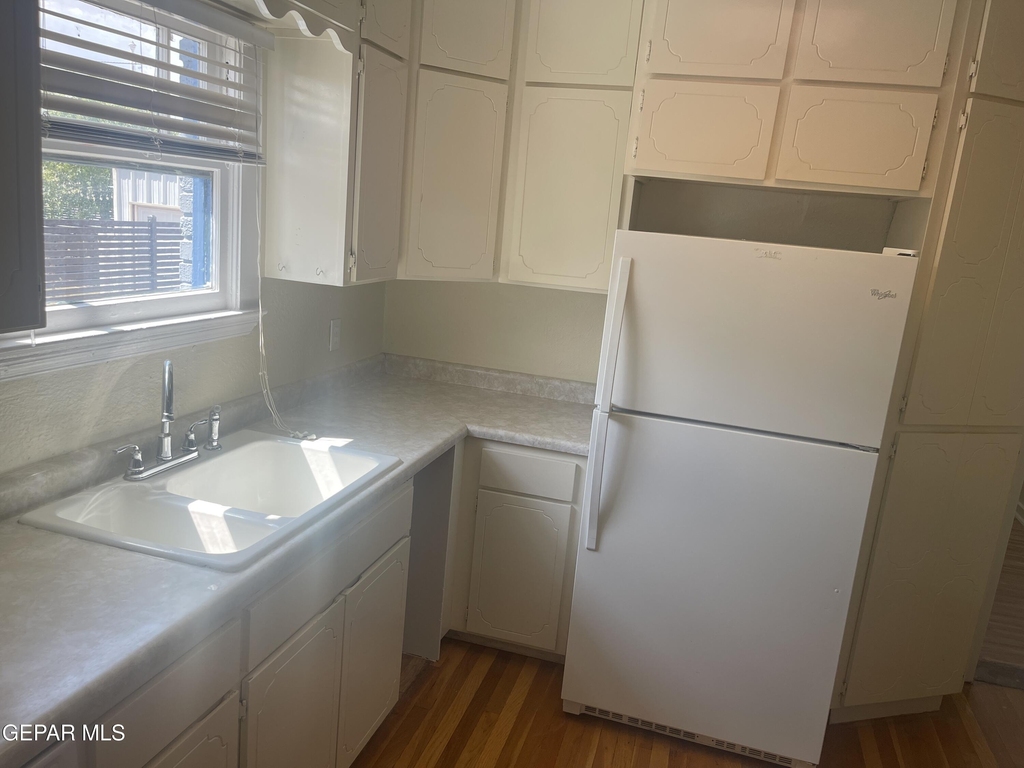 609 E Robinson Avenue - Photo 12