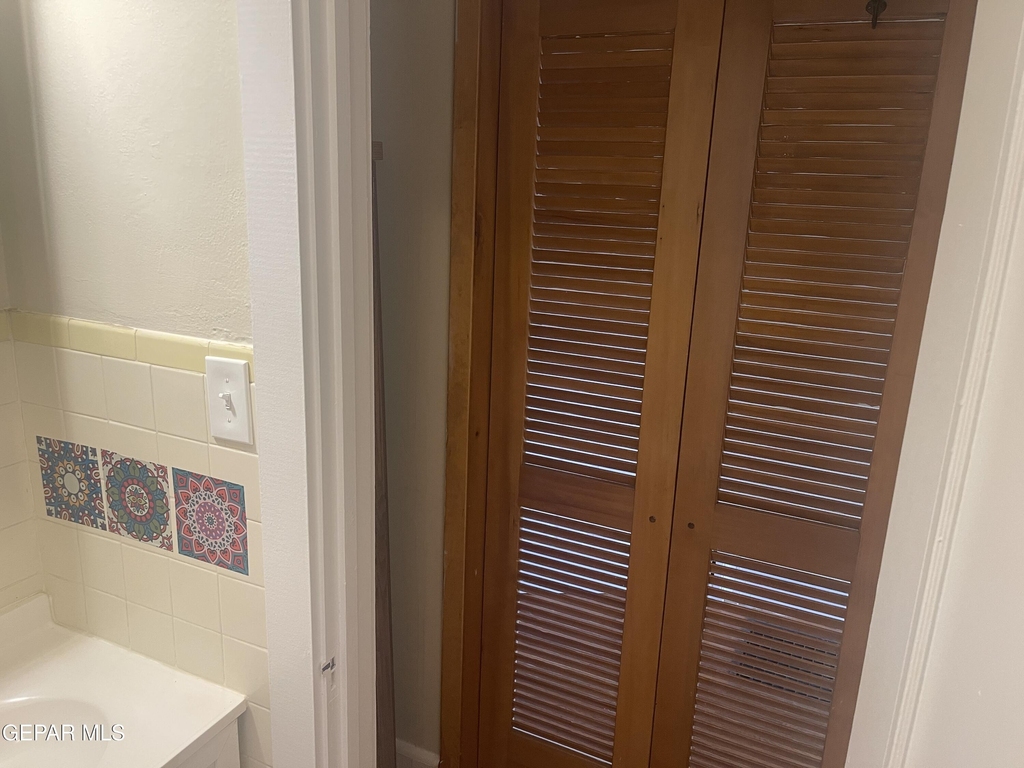 609 E Robinson Avenue - Photo 22