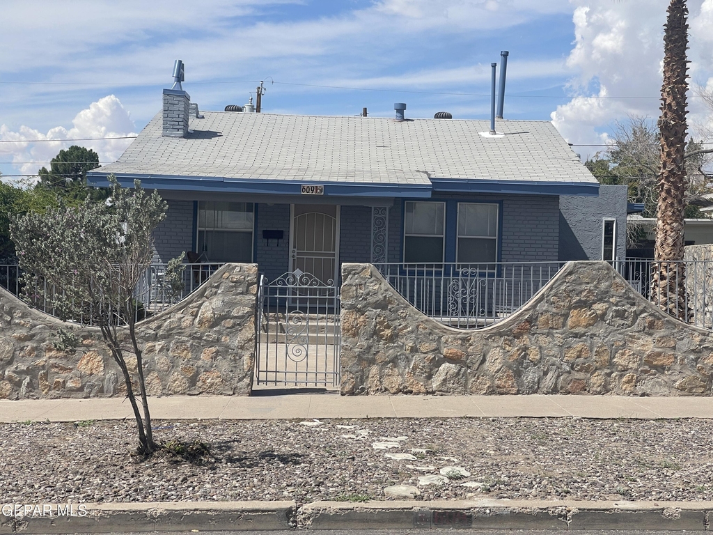 609 E Robinson Avenue - Photo 1