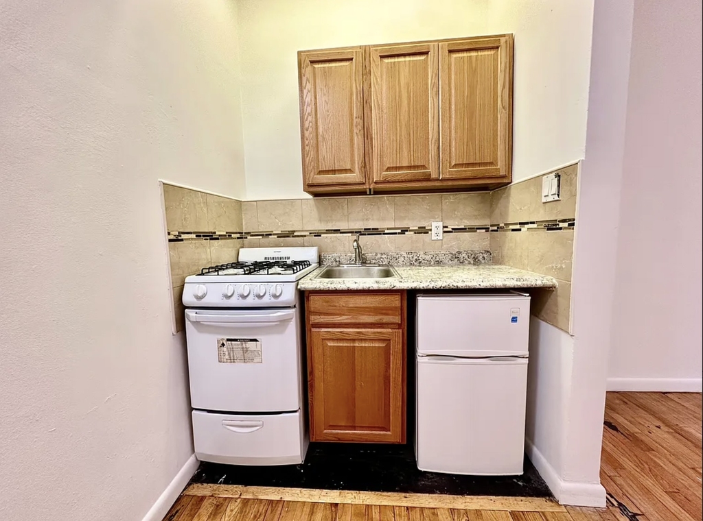 411 West 54th Street - Photo 8
