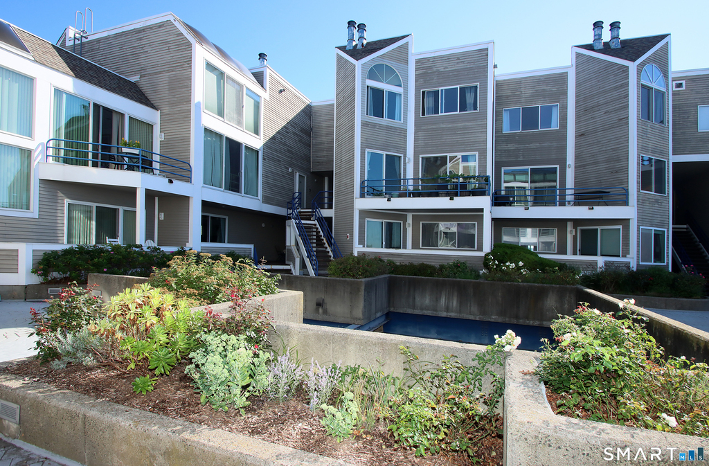 14 Harbour Close - Photo 1
