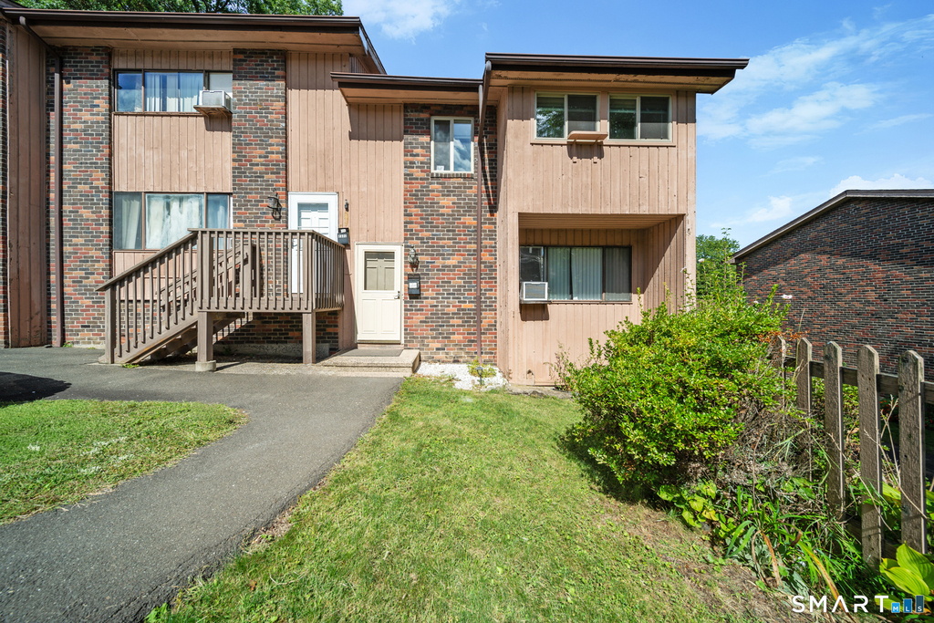 232 Oakville Avenue - Photo 1