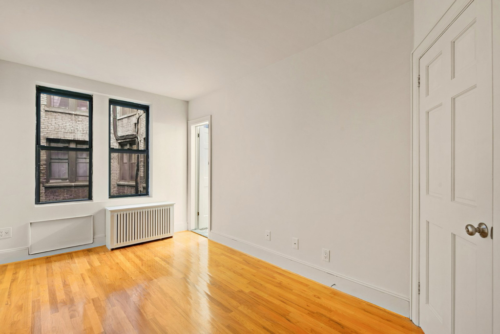 226 East 70th Street - Photo 2