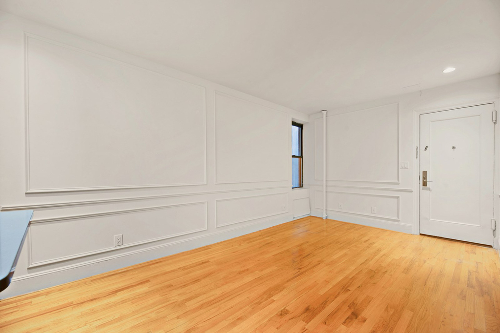 226 East 70th Street - Photo 4