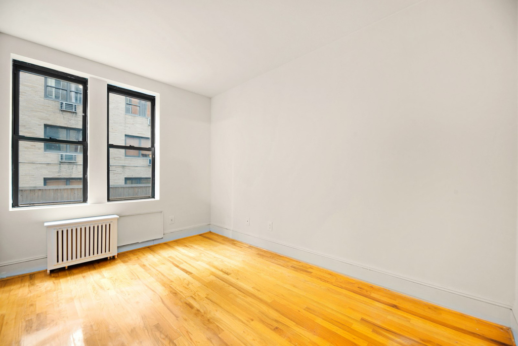 226 East 70th Street - Photo 3