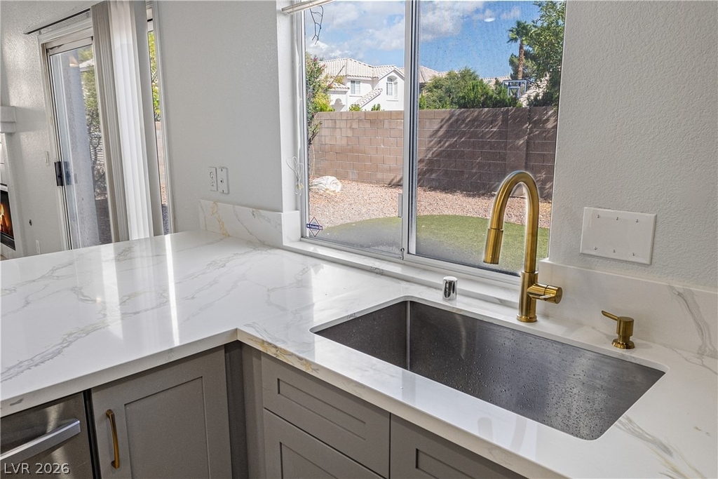 10416 Horseback Ridge Avenue - Photo 14