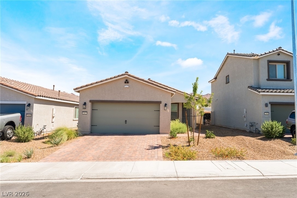 2612 Lily Point Street - Photo 0