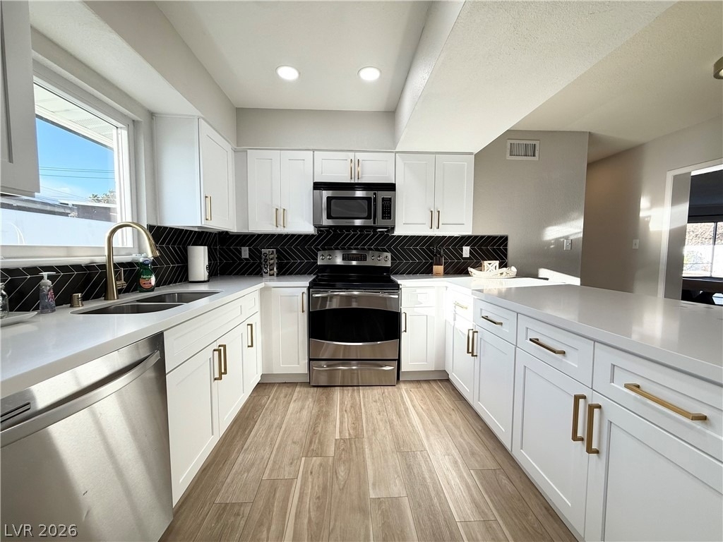 1526 E Twain Avenue - Photo 2