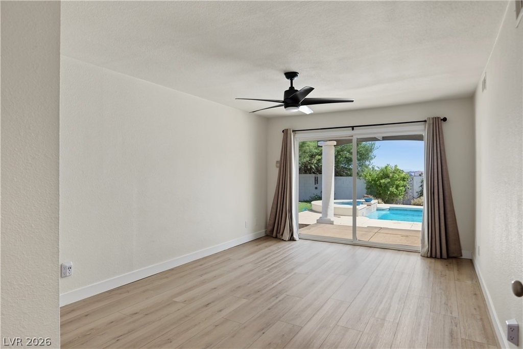 4162 Ridgewood Avenue - Photo 16