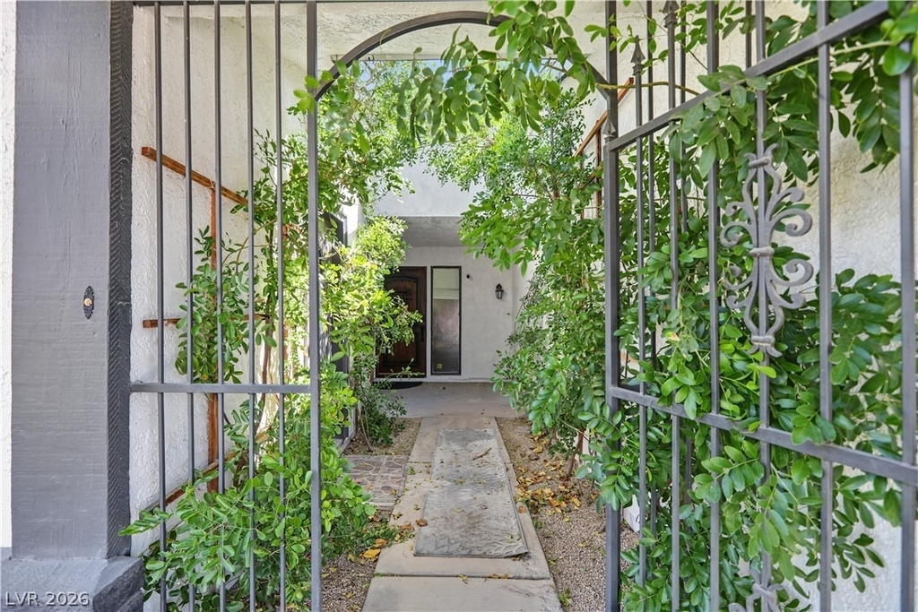 4162 Ridgewood Avenue - Photo 3