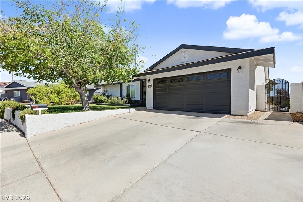 4162 Ridgewood Avenue - Photo 1