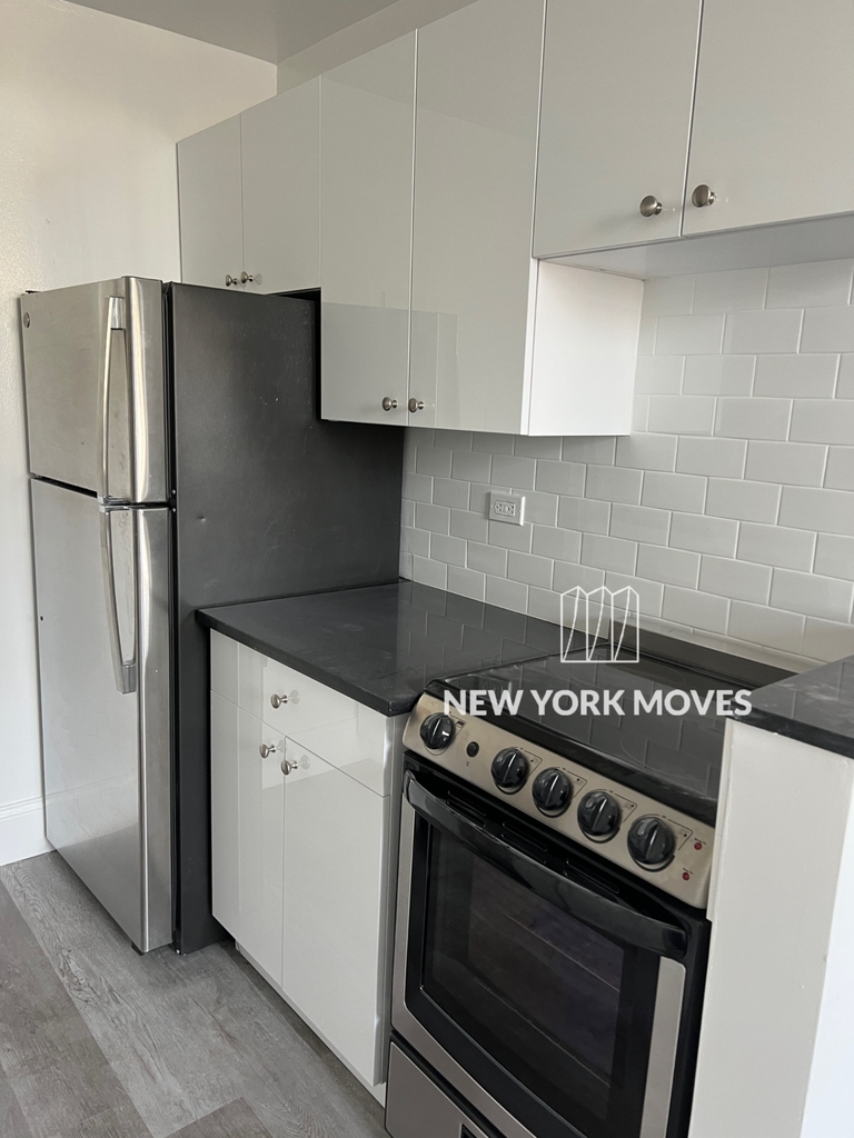  West 34th Street - Photo 1