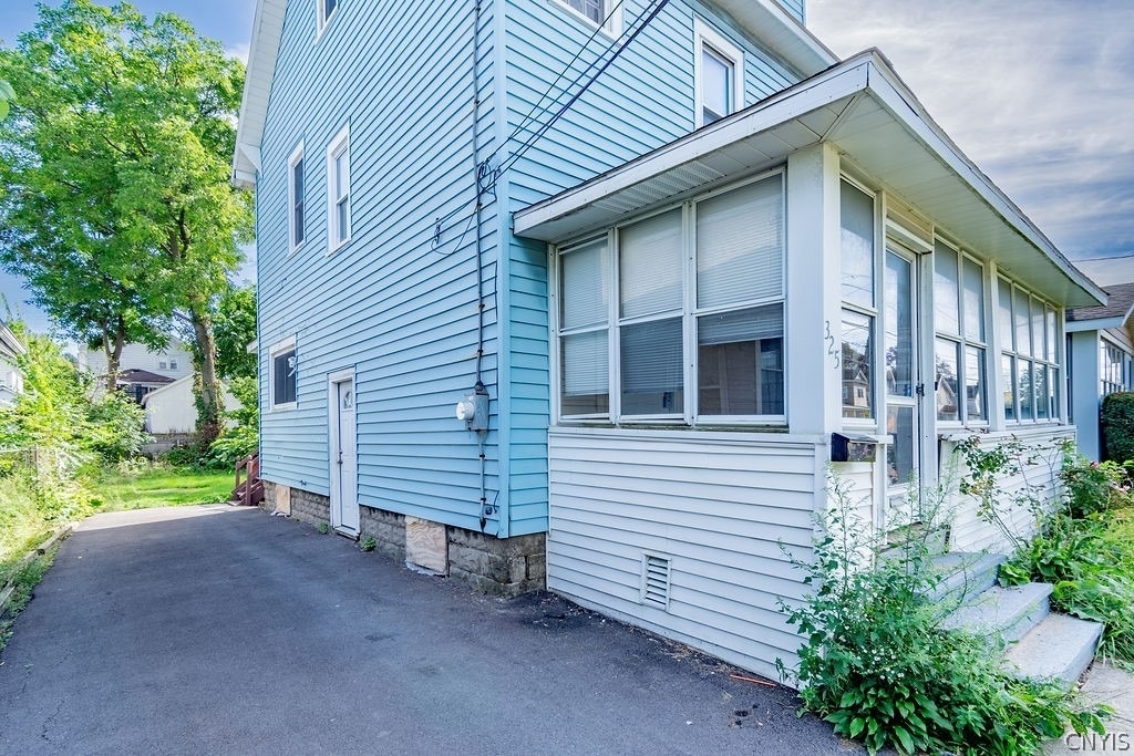 325 S Midler Avenue - Photo 2