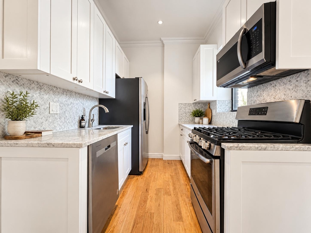 241 Ocean Parkway - Photo 4