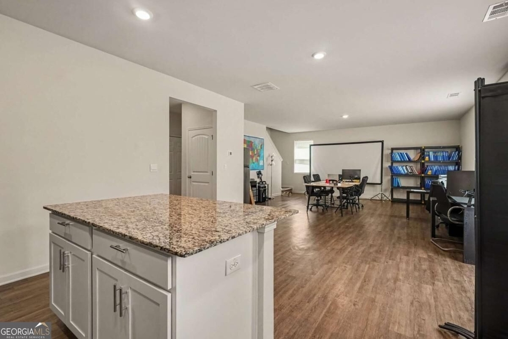 477 Starbuck Parkway - Photo 5