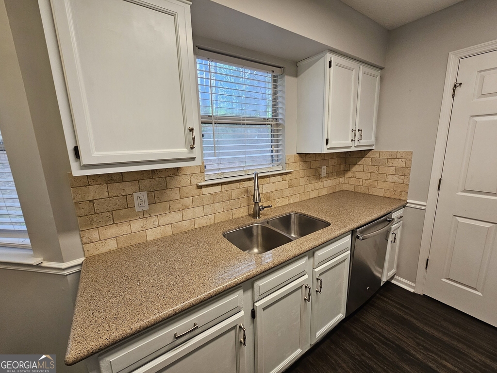 40 Peachtree Way - Photo 4