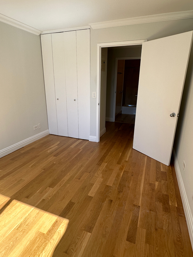 West 48th Street - Photo 9