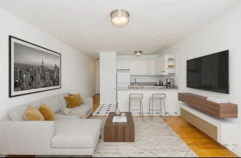 342 East 55th Street - Photo 1