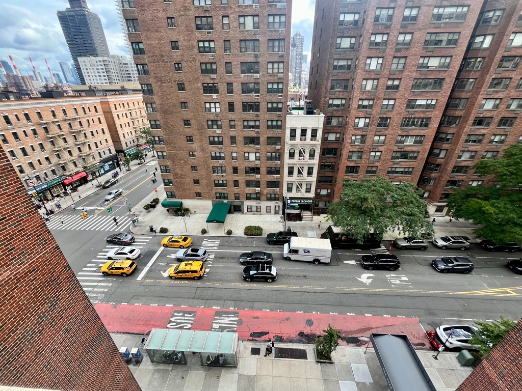 1st ave / York ave - Photo 6