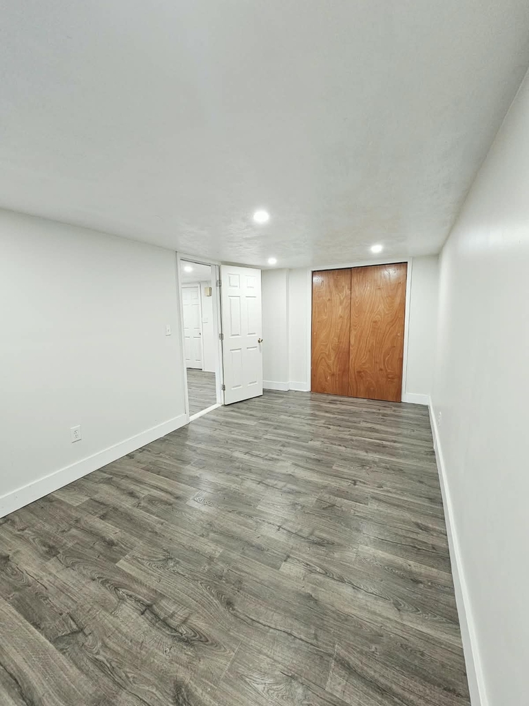 Cozy 1-Bedroom Home with Utilities Included! - Photo 2