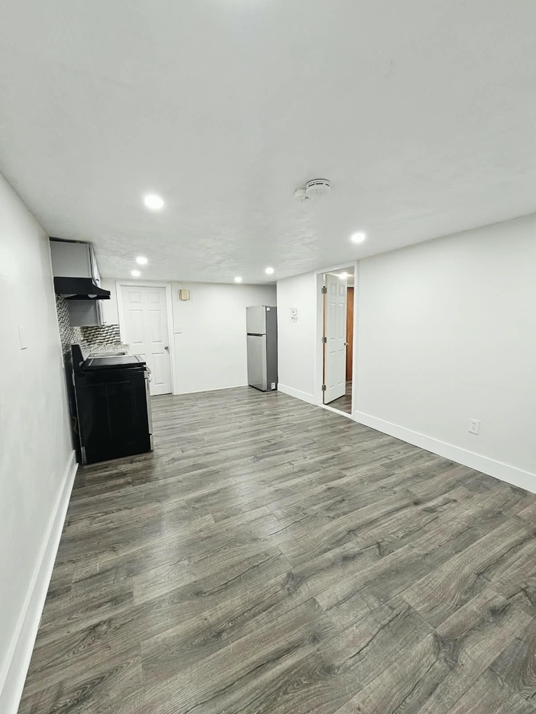 Cozy 1-Bedroom Home with Utilities Included! - Photo 1