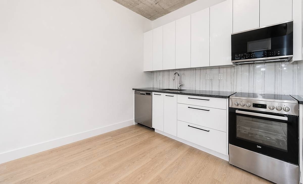 815 Flatbush Avenue - Photo 1