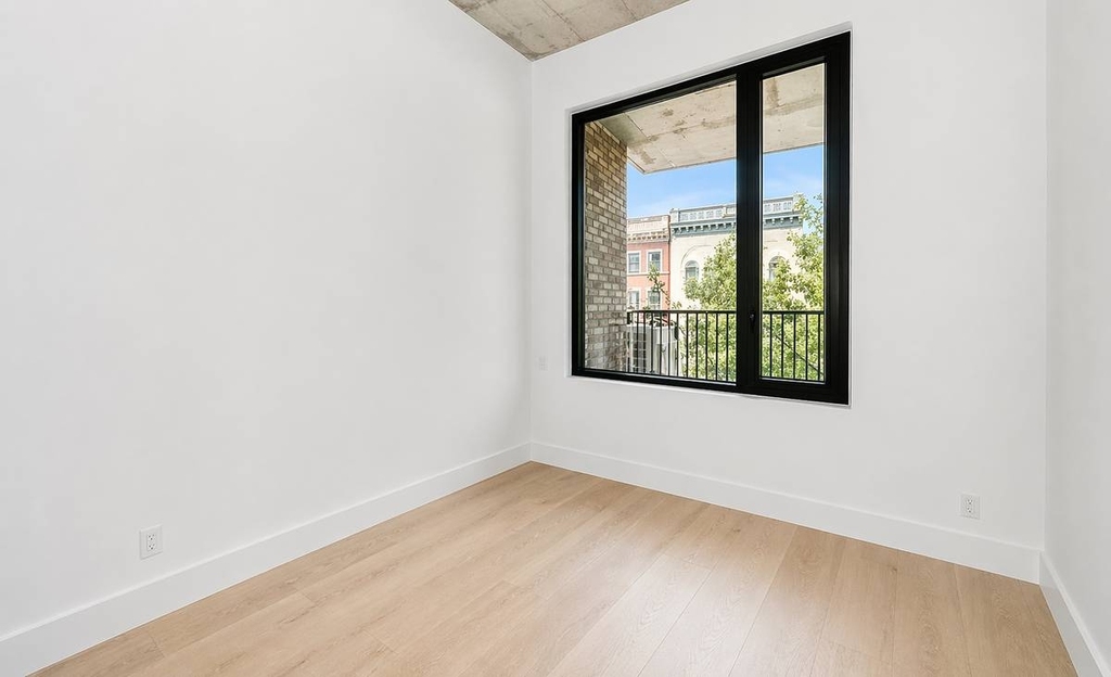 815 Flatbush Avenue - Photo 4