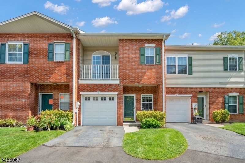 8 Allister Ct - Photo 0
