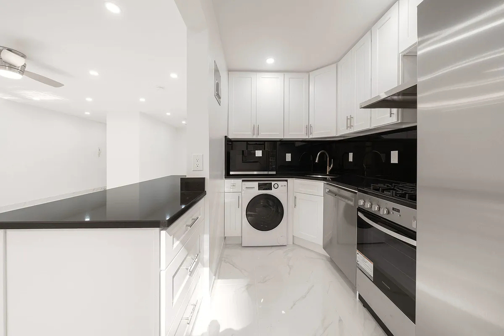 116 Central Park South - Photo 3