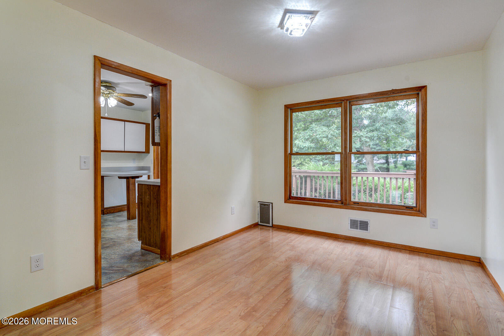 195 Edgemere Court - Photo 4