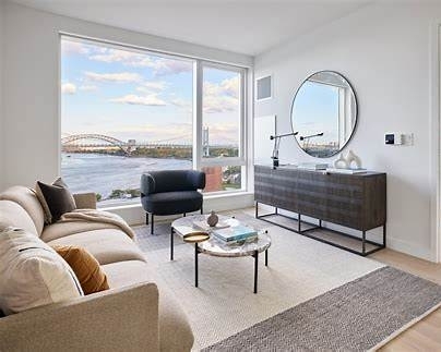 LUXURY WATERFRONT LIVING IN ASTORIA - Photo 0