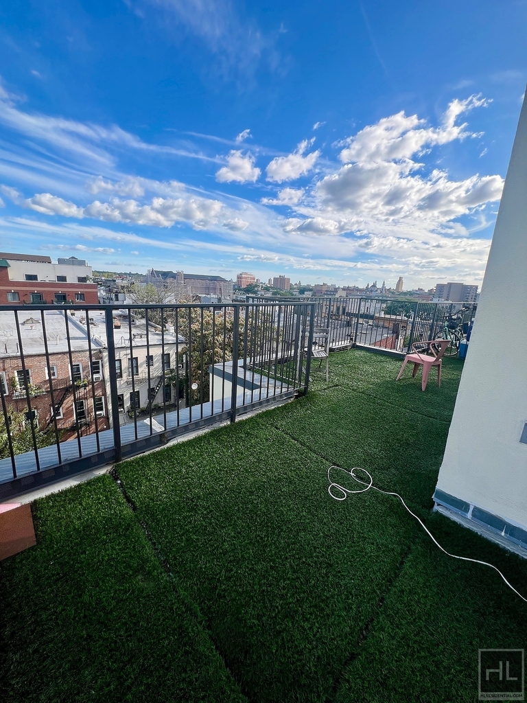 286 Stanhope Street - Photo 2