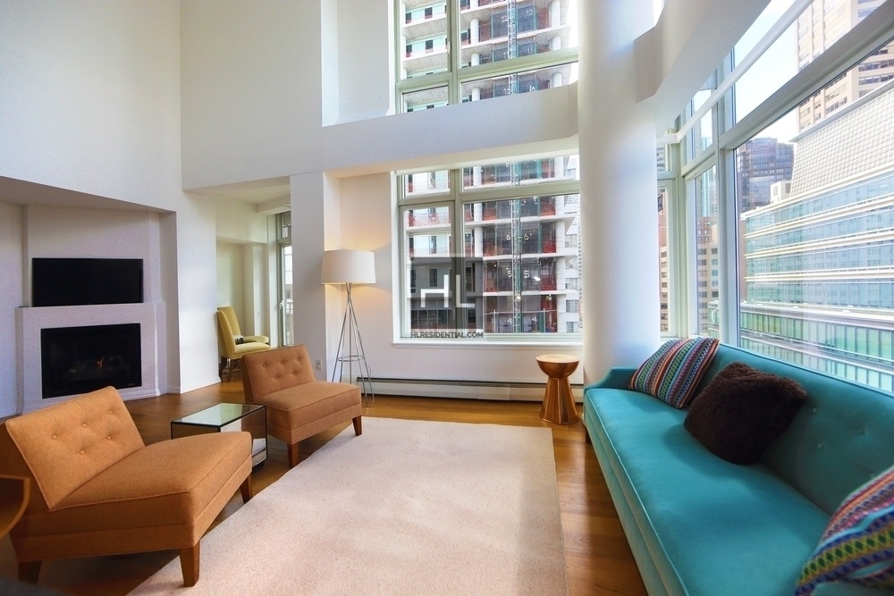 East 59 Street - Photo 2