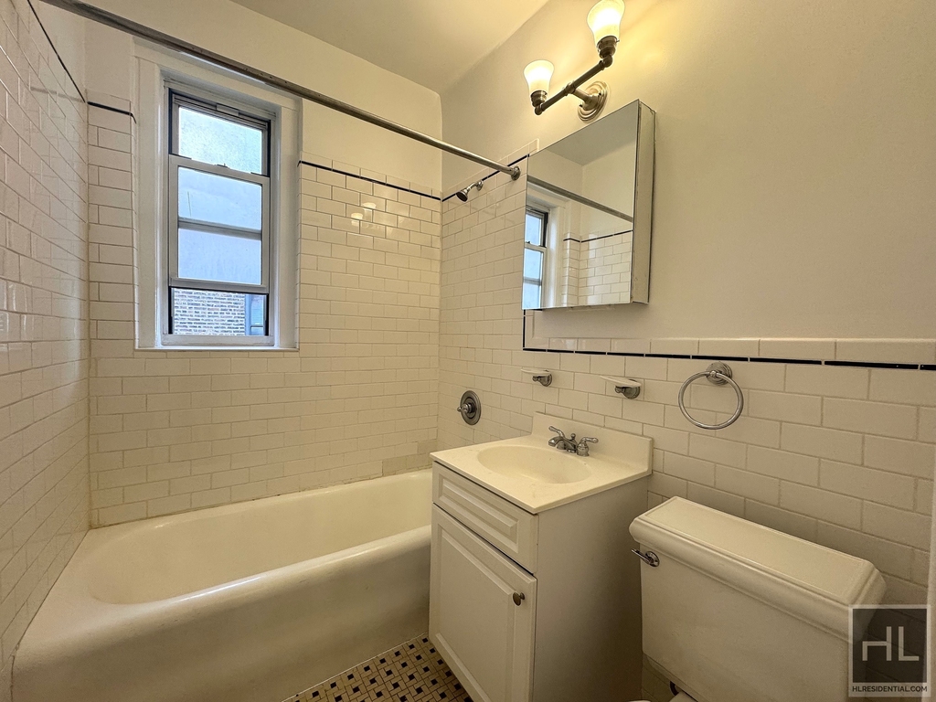 West 13 Street - Photo 6
