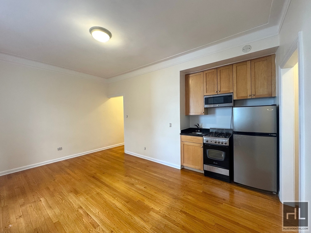 West 13 Street - Photo 1