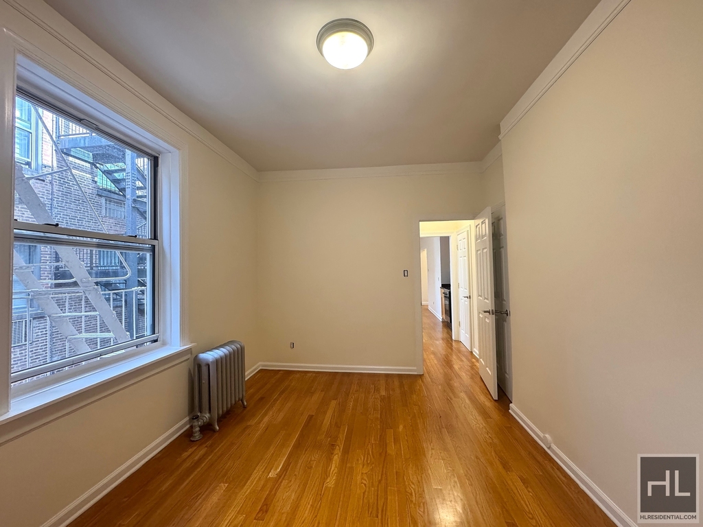 West 13 Street - Photo 5