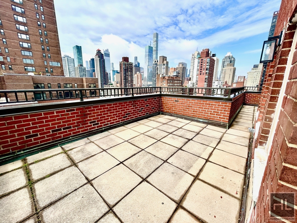 E 65th St - Photo 3