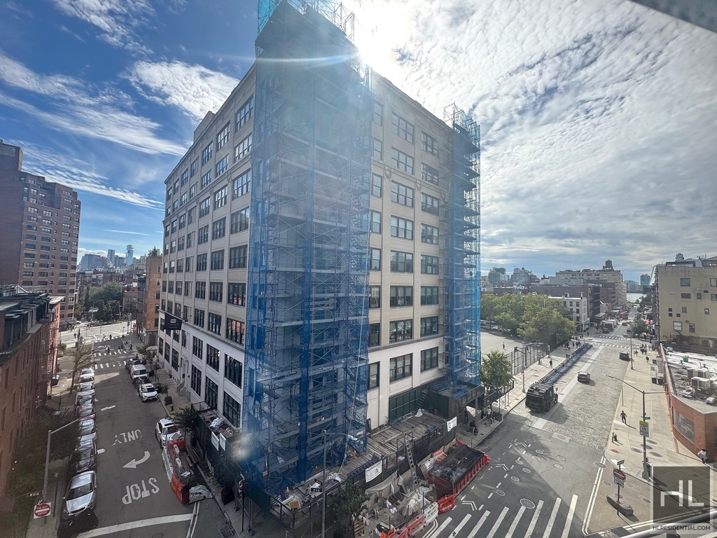 West 13 Street - Photo 8