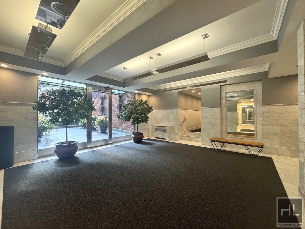 West 13 Street - Photo 9