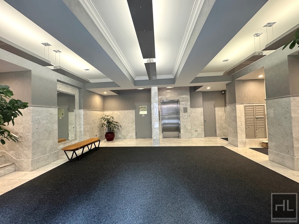 West 13 Street - Photo 10