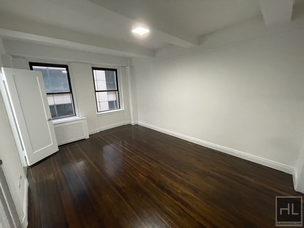 West 55 Street - Photo 2