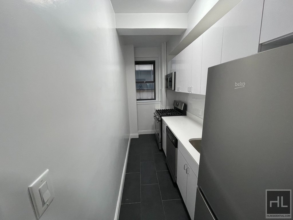 West 55 Street - Photo 1